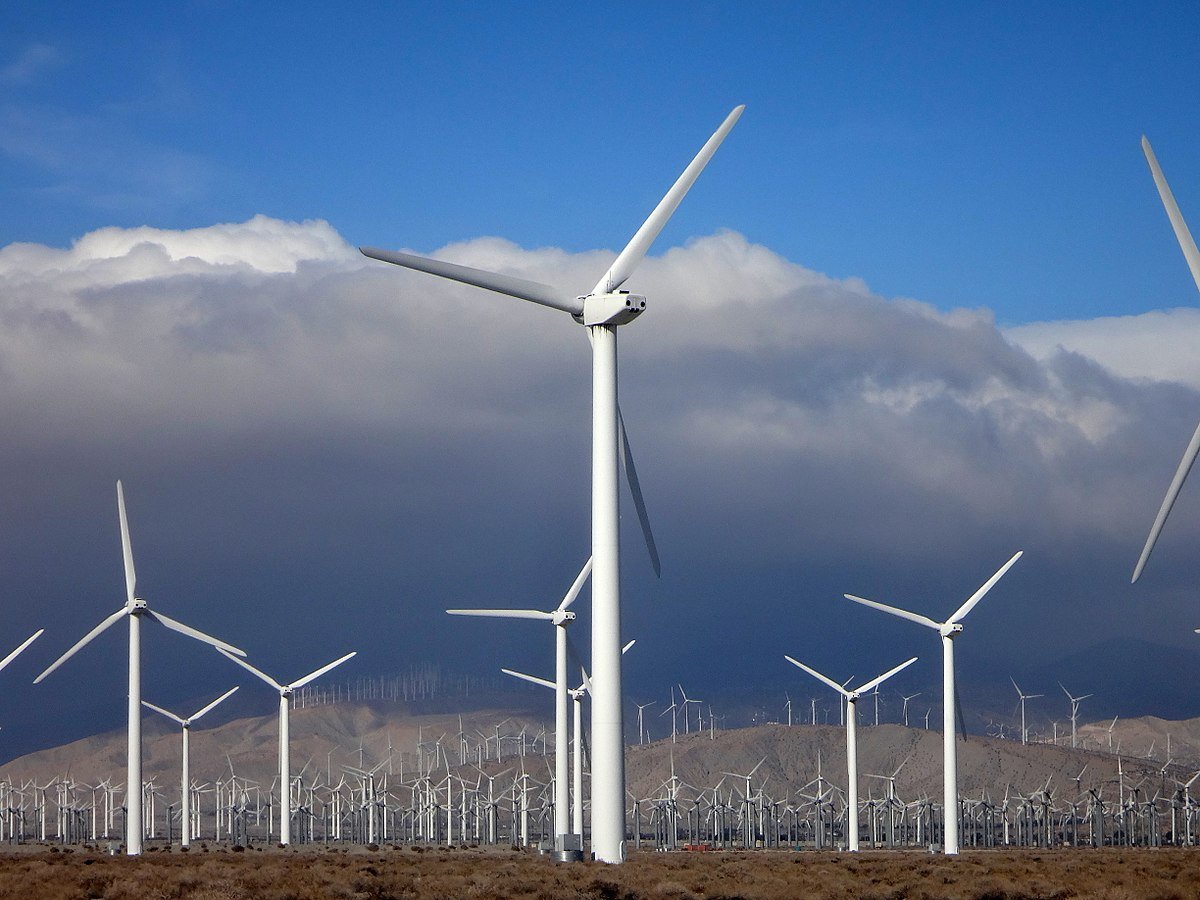 1200px-Wind_turbines_in_southern_California_2016