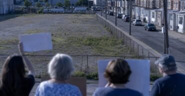 Queens Rally in St. Albans Opposes Battery Storage Plan